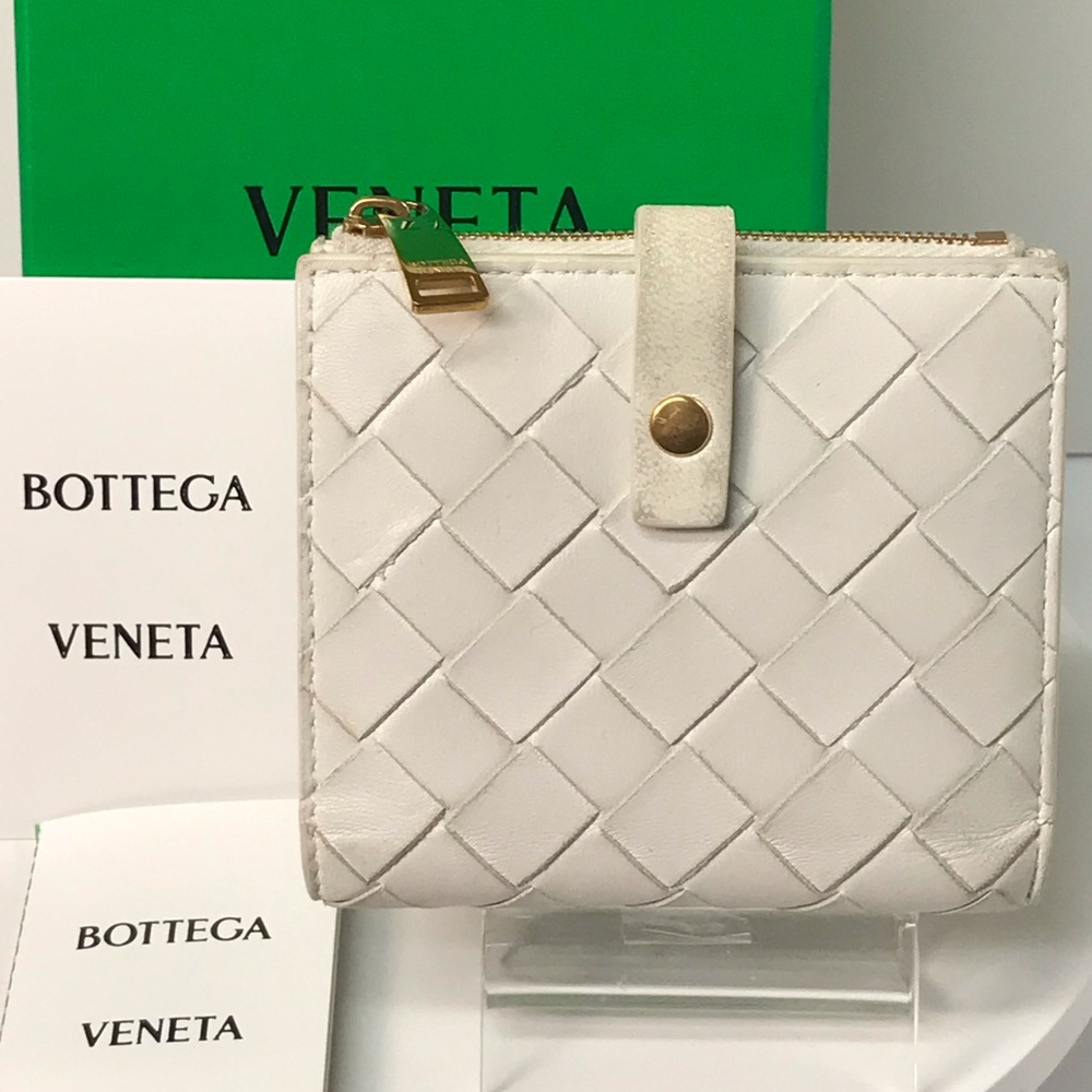 Bottega Veneta Intrecciato Lambskin Leather Wallet ๐ - Picture 3 of 17